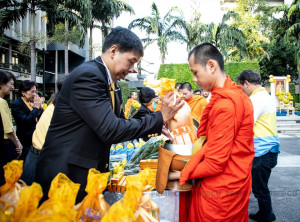 พิธีทำบุญตักบาตร 10