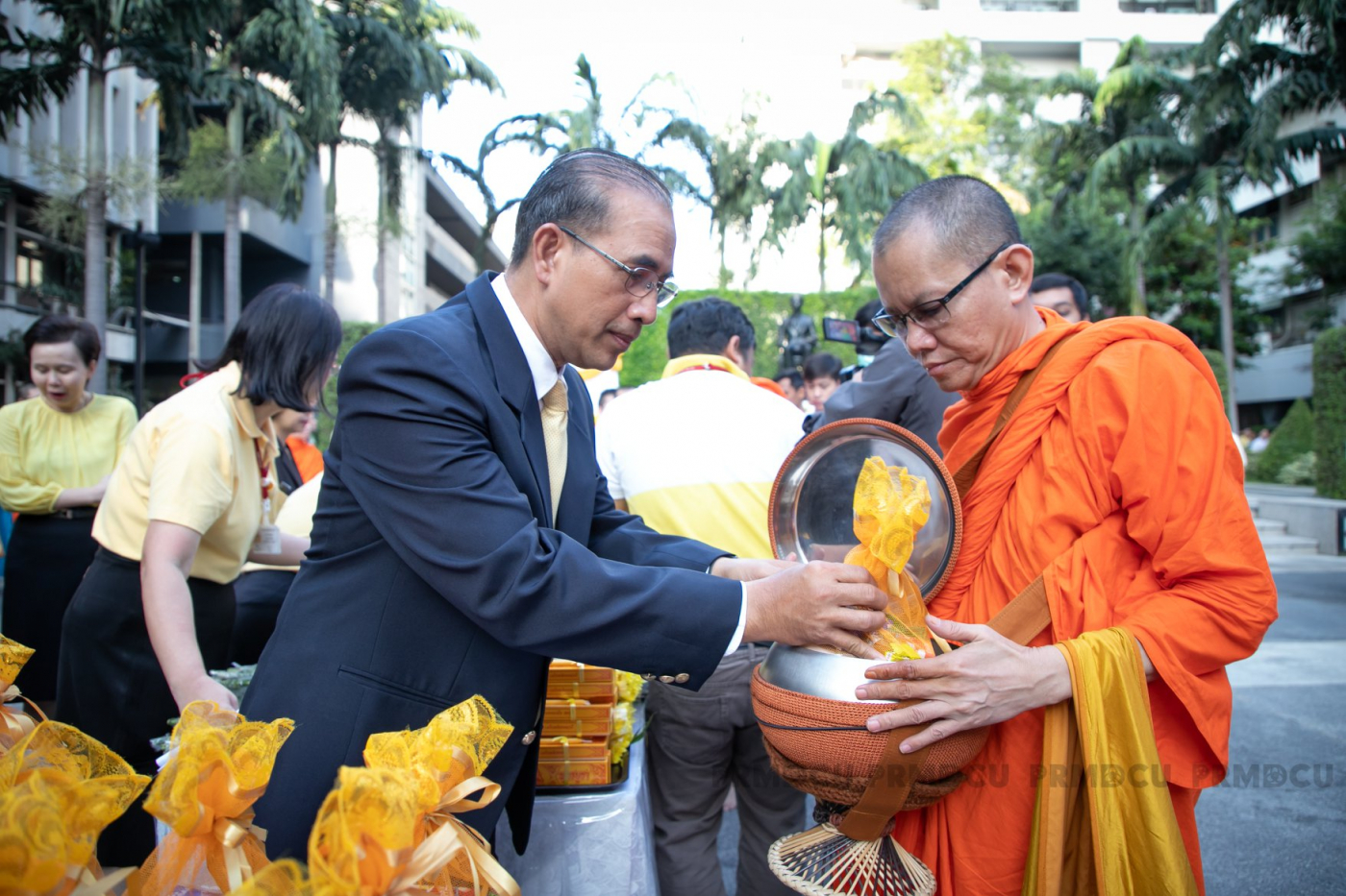 พิธีทำบุญตักบาตร 11