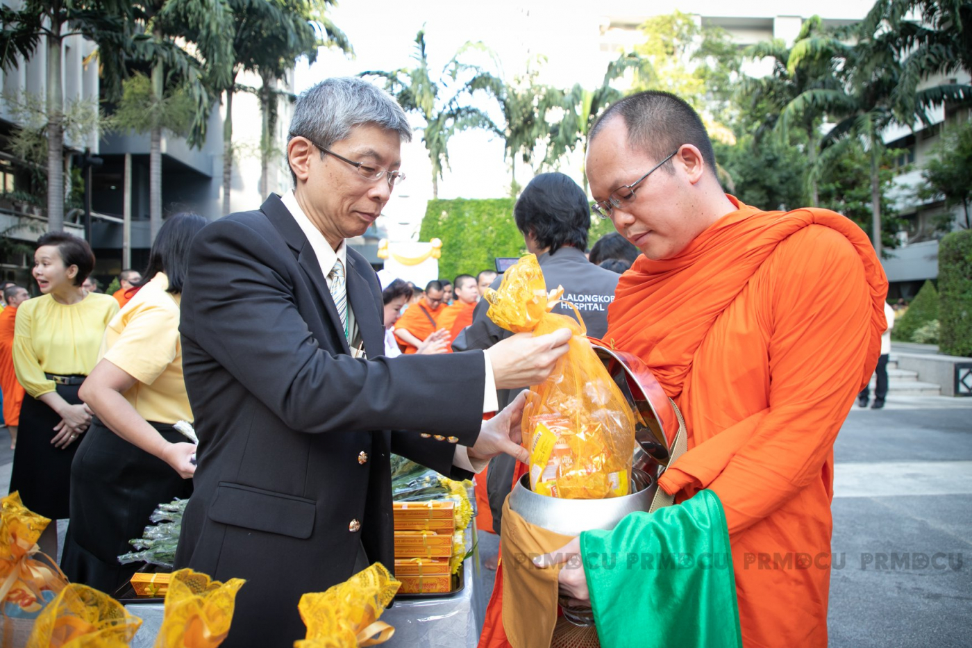 พิธีทำบุญตักบาตร 12