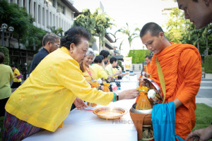 พิธีทำบุญตักบาตร 13