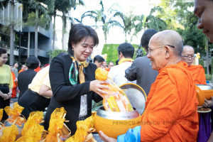 พิธีทำบุญตักบาตร 9