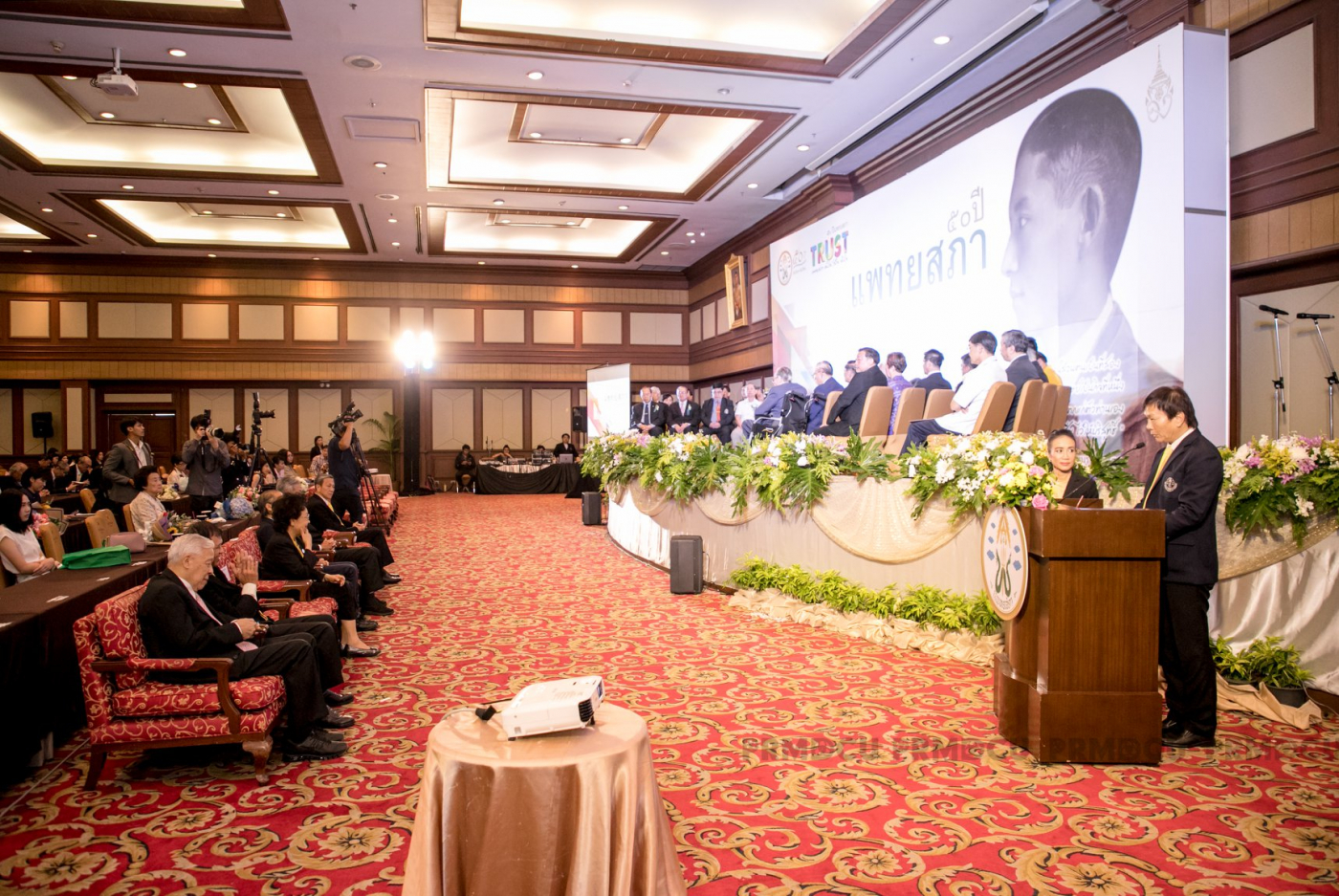 รับรางวัล แพทย์ต้นแบบแพทยสภา 10