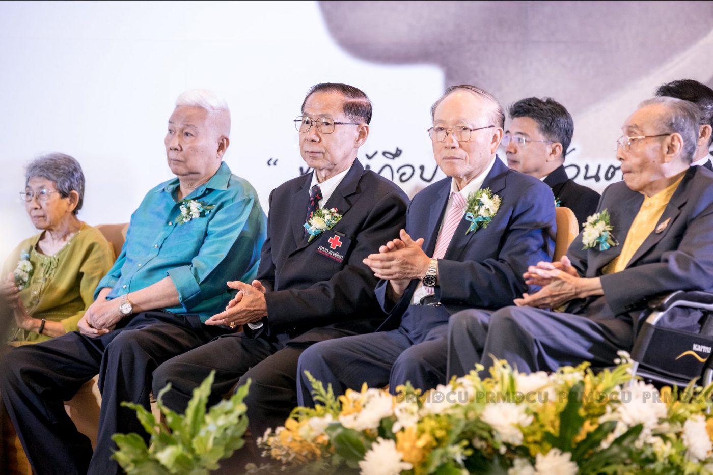 รับรางวัล แพทย์ต้นแบบแพทยสภา 12