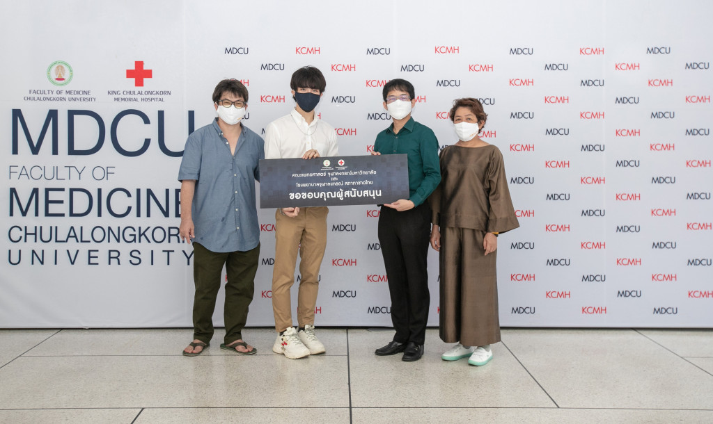 04-29 เอิร์ธ-ธีระภัทร์ ดารานักแสดง มอบหน้ากากผ้าให้