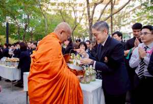 LINE_ALBUM_ตักบาตรจุฬาฯ_260107_13-07