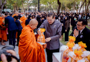 LINE_ALBUM_ตักบาตรจุฬาฯ_260107_13