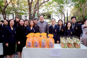 LINE_ALBUM_ตักบาตรจุฬาฯ_260107_14