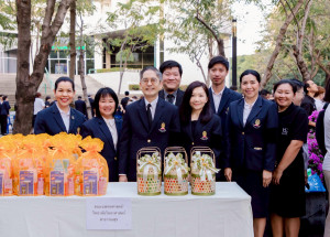 LINE_ALBUM_ตักบาตรจุฬาฯ_260107_15